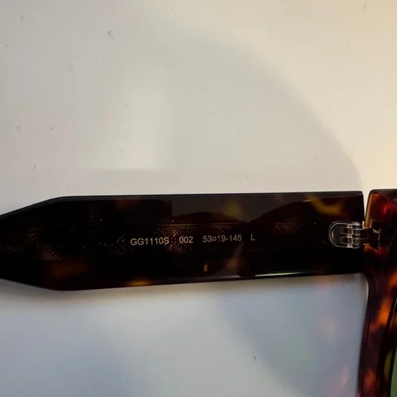 Almost new Gucci sunglasses. Used 4-5 times. - Picture 2 of 6